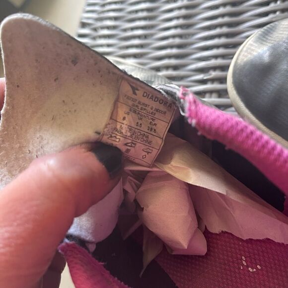 Size 6 Pink and Grey Diadora Indoor Burst Running Shoe - Picture 6 of 8